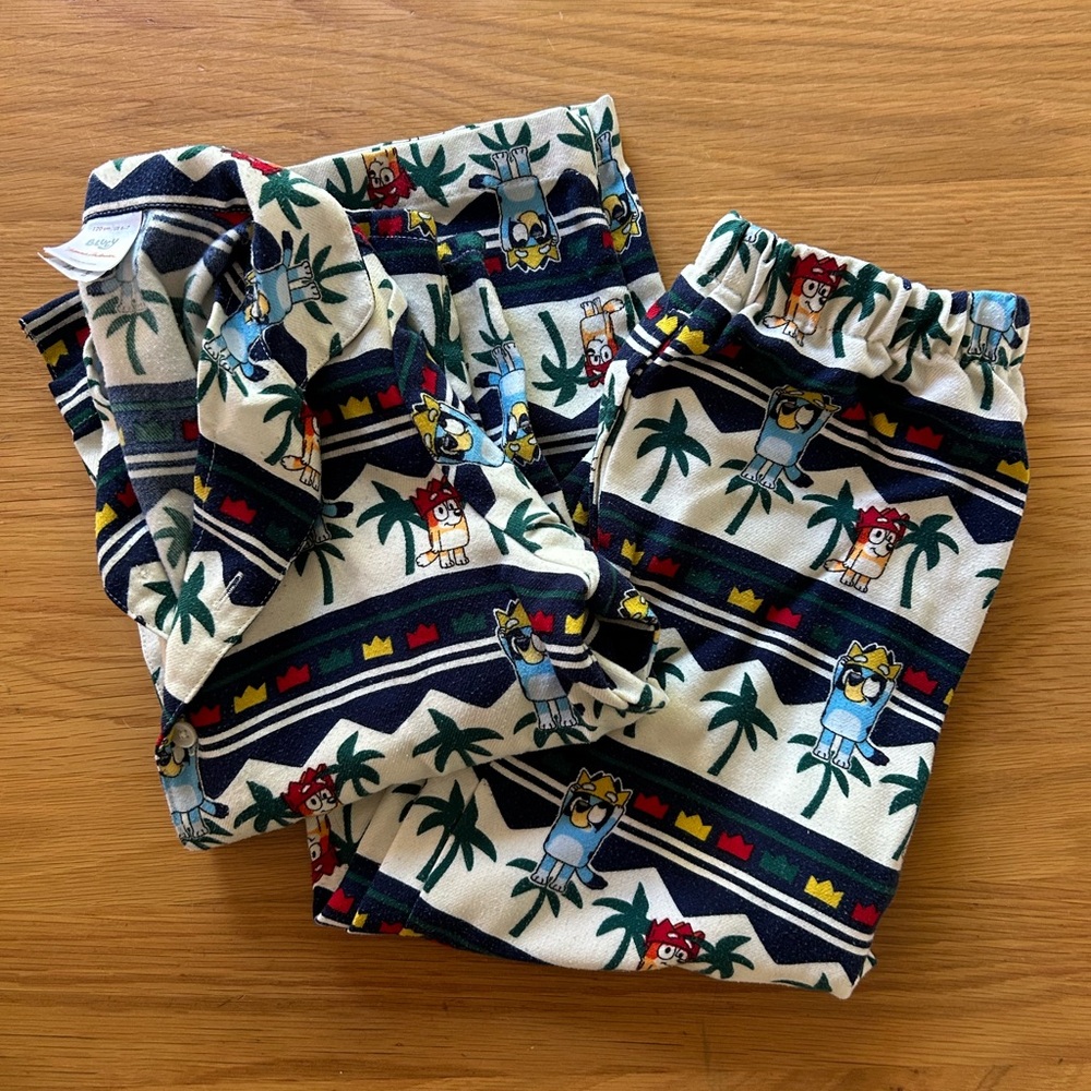 Hanna Andersson Cream Navy Blue Red Cartoon Palm Print Pajama Set